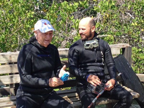 Peter Glynn (L) and Bernhard Riegl at Concha y Perla lagoon