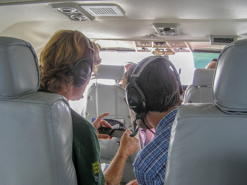 Dr. Andrew Bruckner and Dr. Sam Purkis conduct an aerial survey.