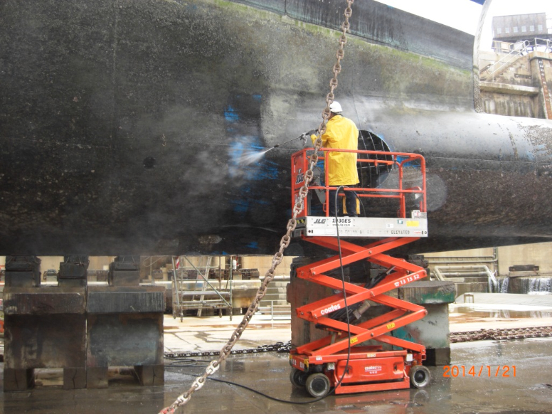 The process of high pressure washing over 1000m2 of steelwork begins. This process removes the algae & barnacles, but not the existing paint.