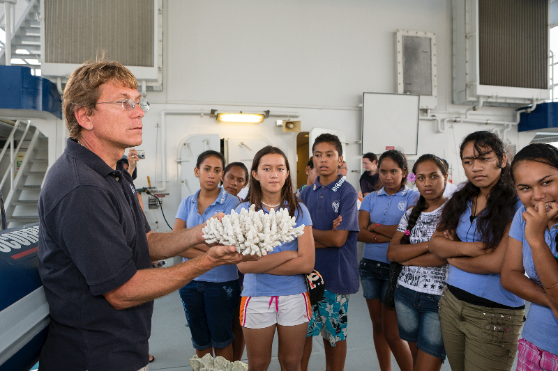 Dr. Andrew Bruckner showing coral to Polynesian students.