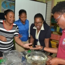 Discovery Bay Research Laboratory Outreach Officer, Shanna Thomas, explains the anatomy of a brittle star.