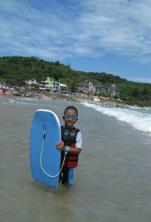 Yanjun Mao at beach 1