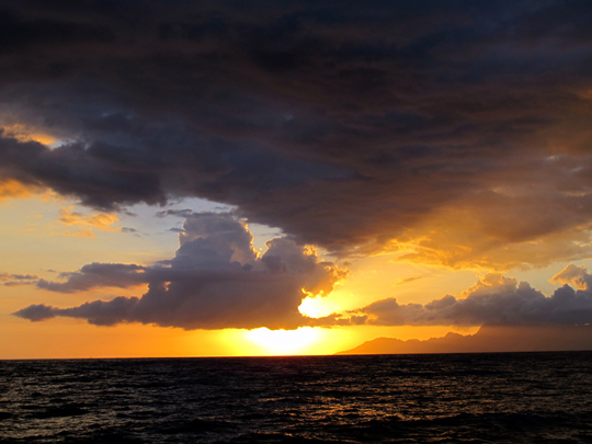 Sunset off Tahiti Sunset off Tahiti