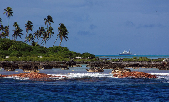 M/Y Golden Shadow off the coast of Bellinghausen Island